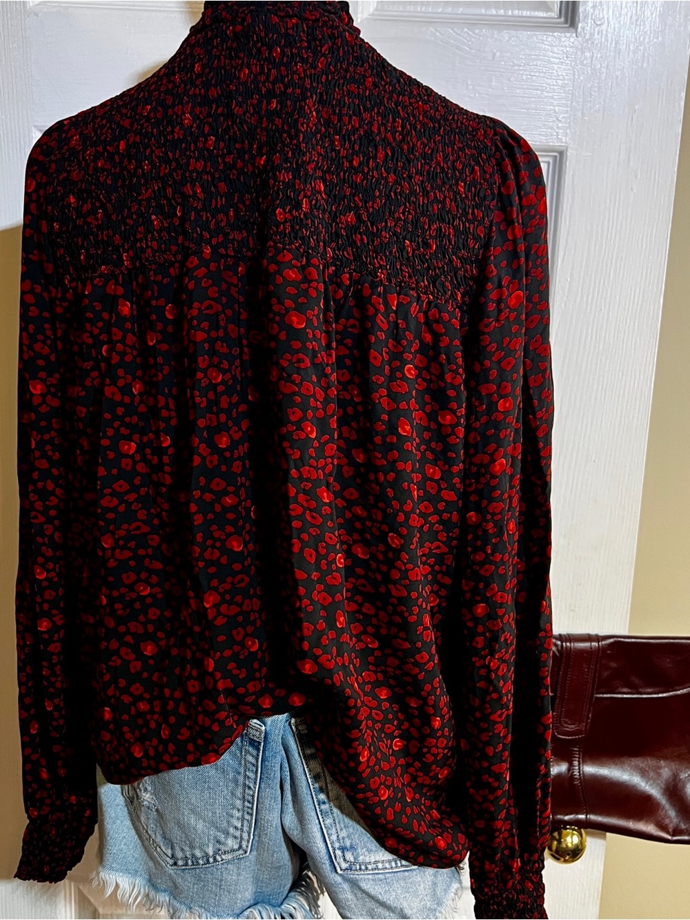 Twelve O Two Wms Red Black Print Smocked
Pleated Balloon Sleeve Peasant Top M - Picture 5 of 13